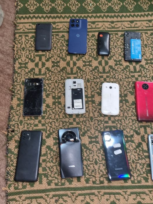 ( negociez cu pretul !! ) Vand telefoane pentru piese/components,  unele merg, unele nu prea.
