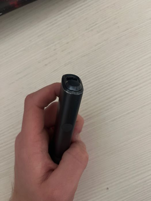 Vand iqos negru.