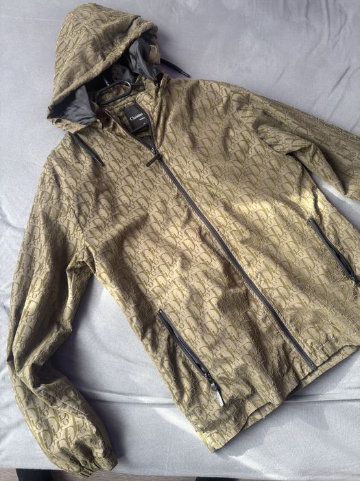 Ветровка на Christian Dior