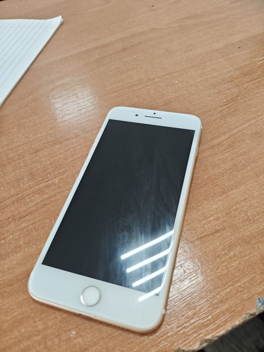 продам iPhone 7+