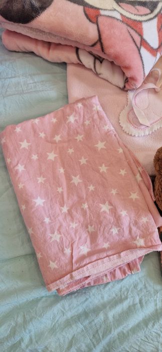 Бебешки плюшени одеалца и пелени