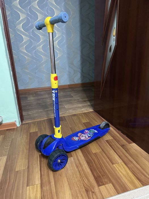 Самокат детский с подсветкой.