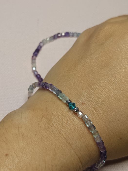 Гривни от естествени камъни