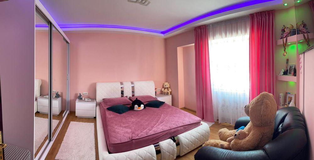 Apartament trei camere