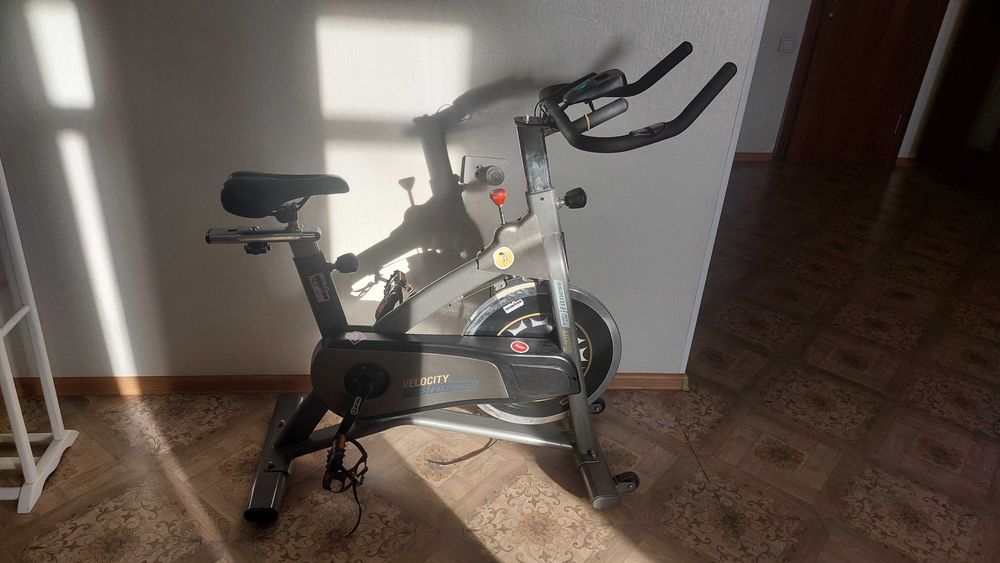 Вело тренажер  новый