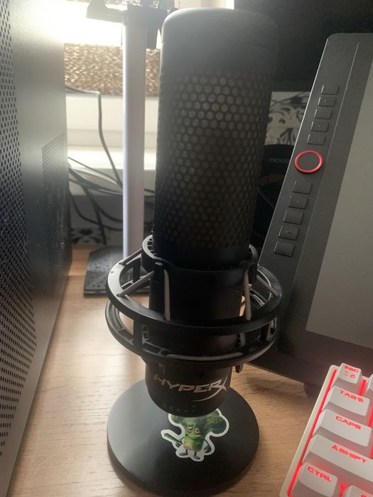 Продам микрофон HyperX quadcast S