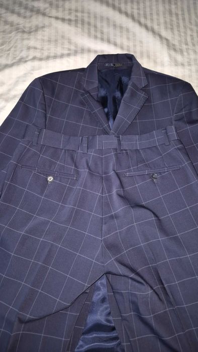 Tinuta completa. Costum DS Damat, tricou elegant Massimo Dutti, pantofi adolescenti