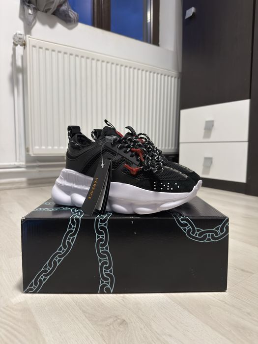 Versace chain reaction