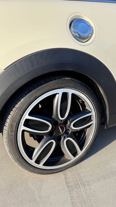 Продавам MINI Cooper SD F56