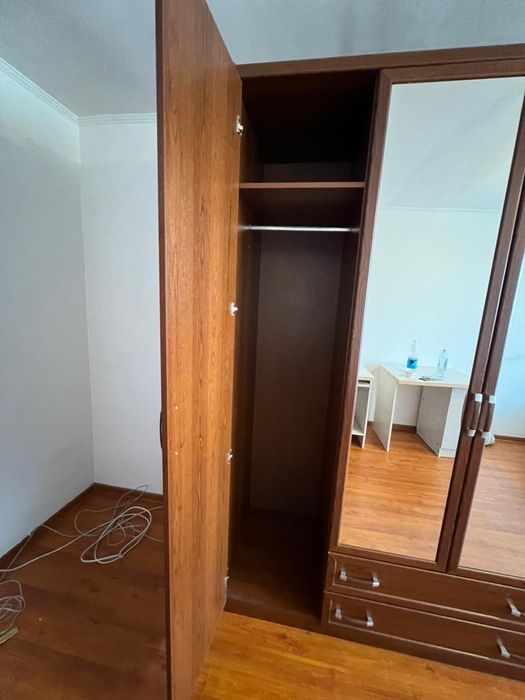 Продам срочно шкаф