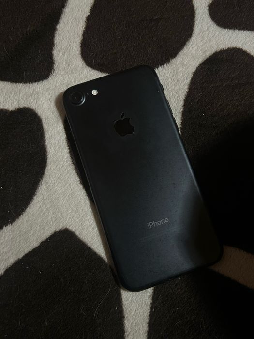 продам айфон 7 ..