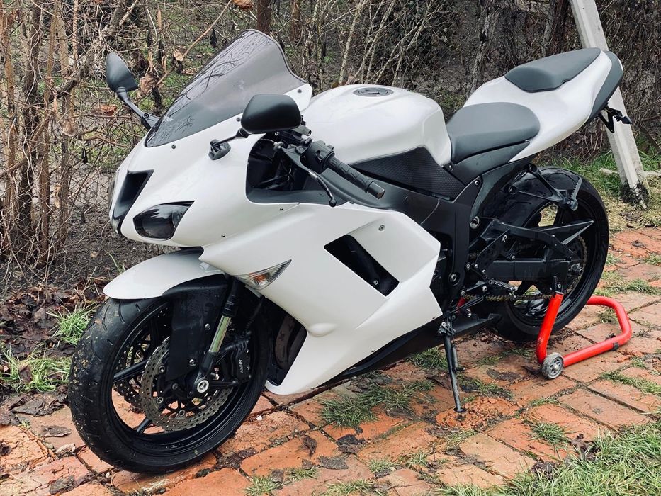 Vând Kawasaki ZX6R