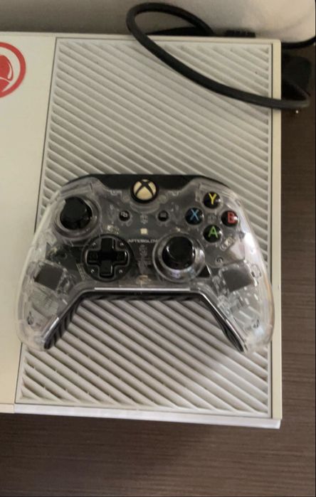 Vand xbox one s cu doua manete