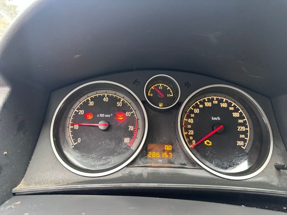 2 mașini de vânzare – Peugeot 206 + Opel Astra Break GPL – preț bun