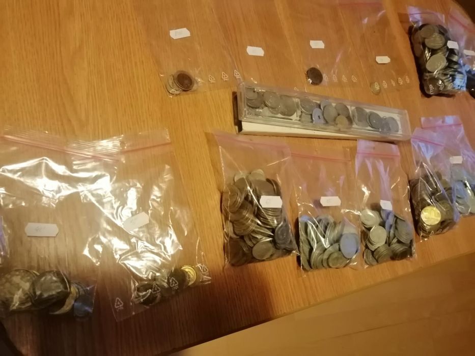 Bani, monede vechi, decorațiuni, insigne