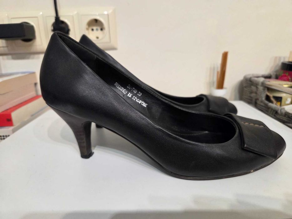 Дамски обувки prettyfit 39-ти номер на малък ток