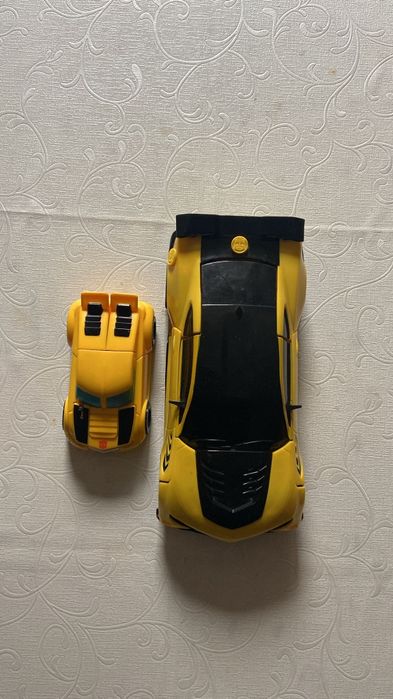 Roboți Transformers. Fulger Mc Queen.