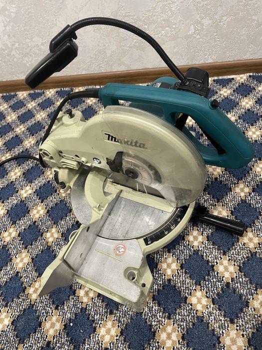 Торцовка бу пила макита LS1040F