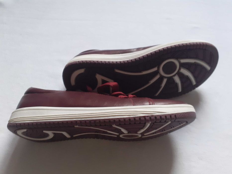 Pantofi The Shoes,marime 35 (22,5cm),limba cu blanita la ext,grena,noi