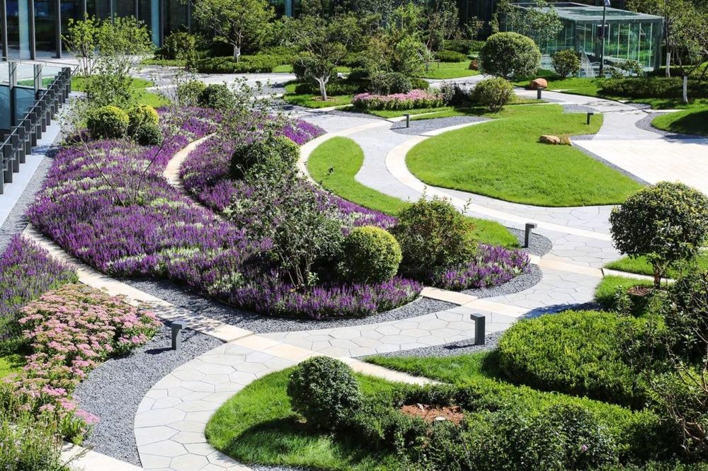 Ландшафтный дизайнер. Садовник. детская площадка дизайнер