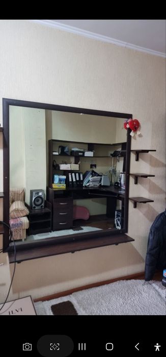 Продаю стол  и зеркало.