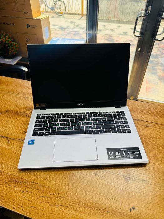 Yangidek Acer i3 13-avlod noutbuk