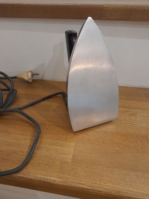 Fier de călcat vechi