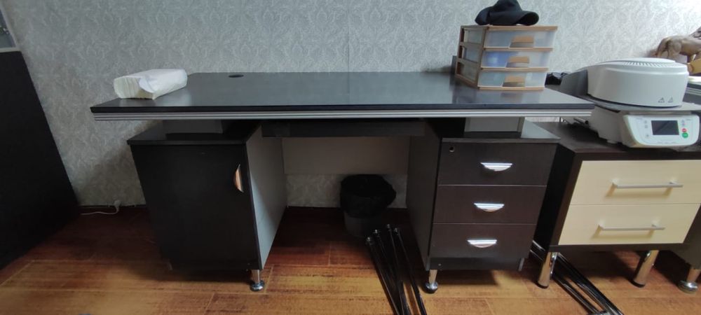 Офисные столы в хорошем состоянии но бу