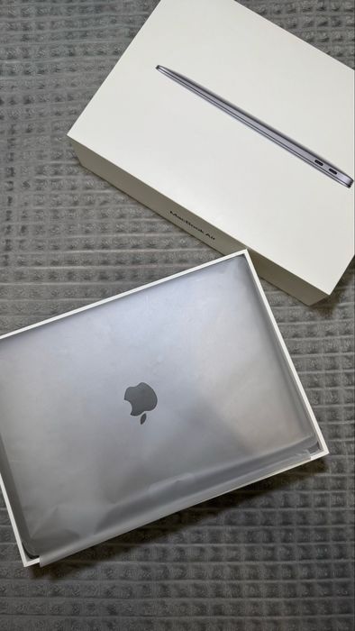 Продам Apple MacBook Air
