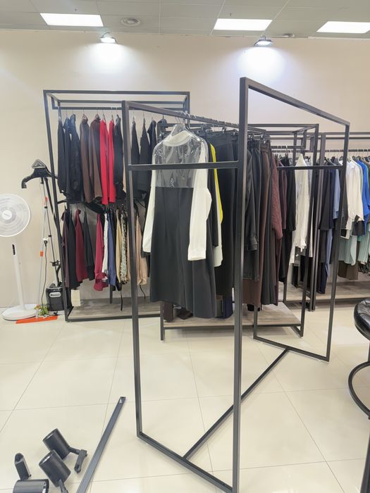 Продам торговое оборудование .