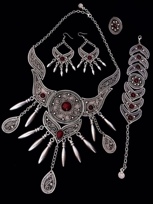 Национальное украшение,