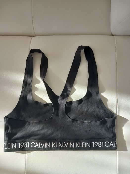 Vând top fete,fitness, fashion, de firma, produs de calitate,original.