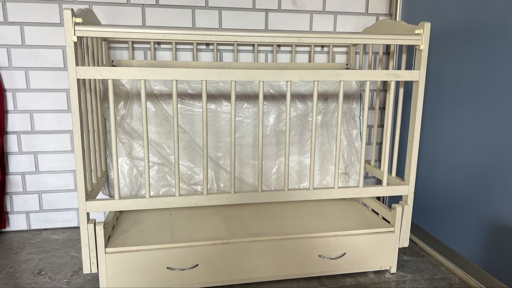 Продам детскую кроватку, б/у в хорошем состоянии. Торг есть.