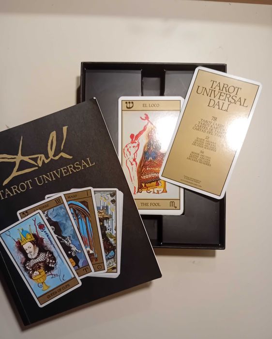 Колекционерски Таро Карти "Салвадор Дали" с Книга