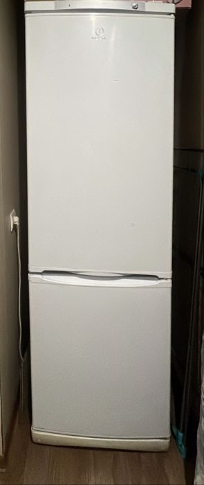 Холодильник Indesit