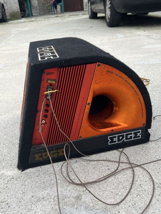 Subwoofer cu statie incorporata