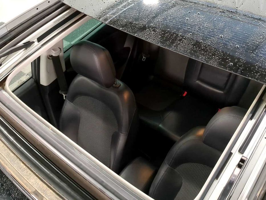 Full: Panoramic retractabil, incalzire scaune, camera marsarier, piele