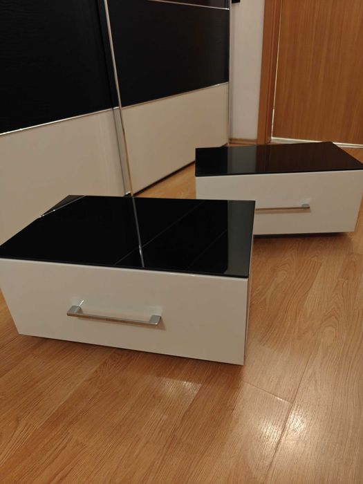 Set noptiere dormitor