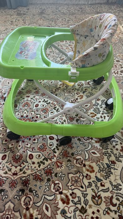 Детский ходунок красивый