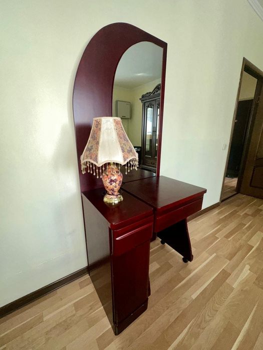 Комод с зеркалом