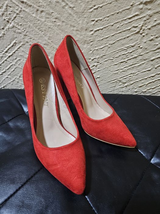 Pantofi stiletto