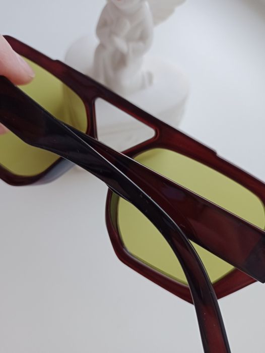 продаю новые очки с чехлом