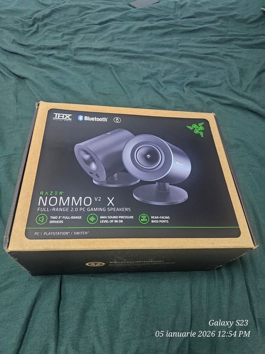 Boxe razer nommo v2 x