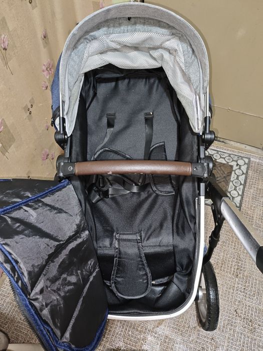 Коляска все регулируется  зима лето