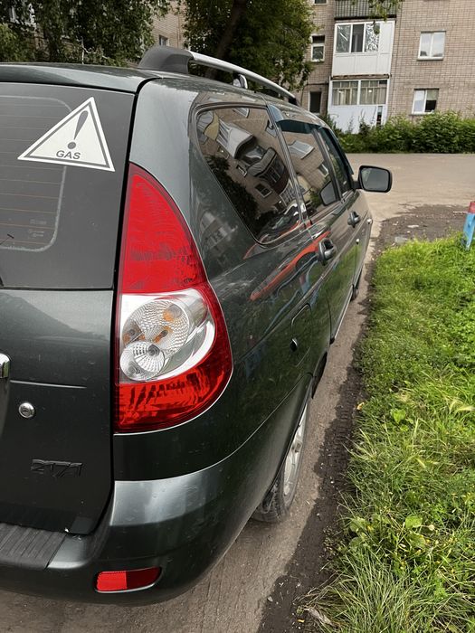 Продам priora 1 2011 года универсал