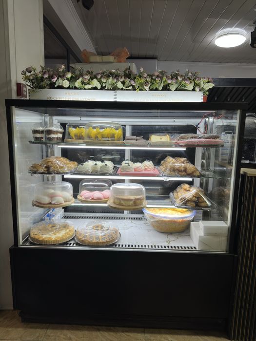 Продается кондитерская витрина