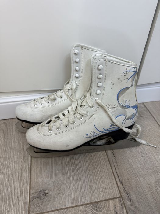 Продам коньки. 39 размер
