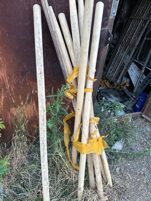 Лопаты с черенками новые