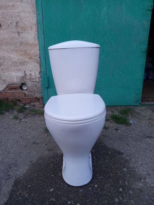Продаётся унитаз с установками  25000 тг.
