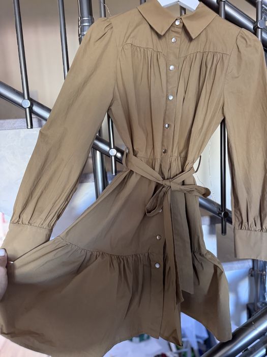 Motivi, Къса рокля с бухнал ръкав